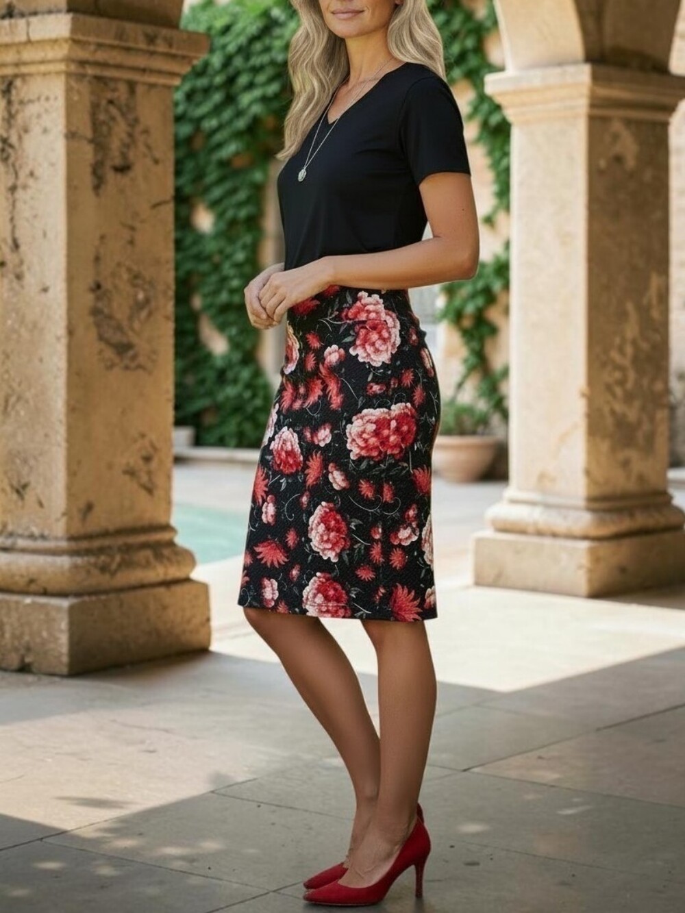 Lula Roe Vibrant Floral Pencil Skirt Women's Size S Stretch Elegant Garden Print